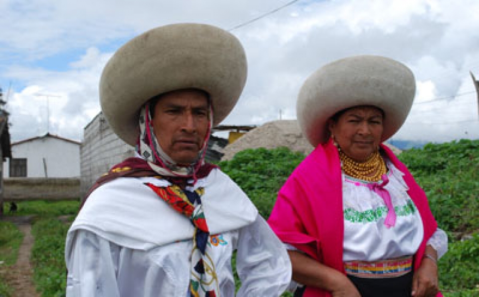 Cuervo Religioso Evaluable La historia y la cultura de Ecuador reflejada en sus trajes típicos de cada  región - Comecuamex
